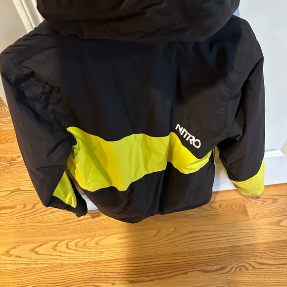 Boy’s Nitro ski ⛷️ and snowboarding 🏂 jacket - Picture 7 of 11
